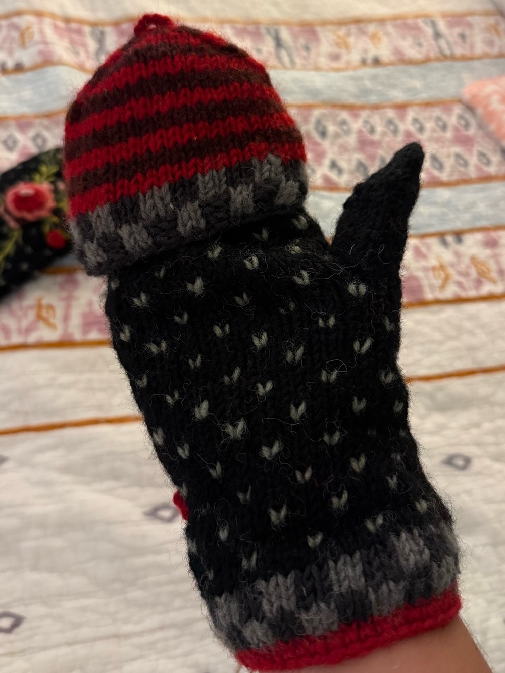 Mittens - Picture 5 of 8